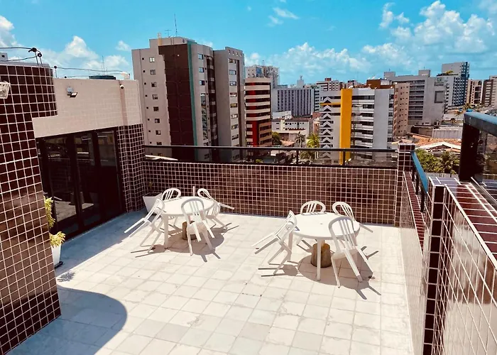 Quarto E Sala Com Piscina Proximo A Praia
